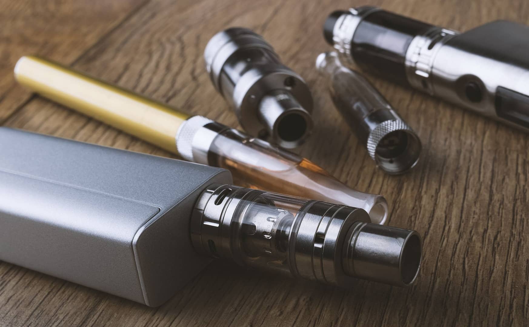 Transformacja od papierosów do wapowania, Ewolucja palenia vape, Grupa zadowolonych użytkowników e-papierosów, VapeGo zmiana nawyków - Zakaz palenia e-papierosów w miejscu pracy. Co się zmieniło w ...