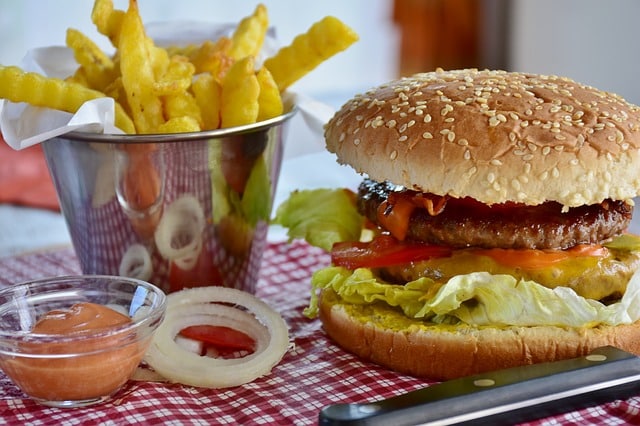 fast food wapowania, hamburger i vape, porównanie e-papierosów do fast food - Holandia: Fast food już mniej niezdrowy? Hm... A co z kaloriami?