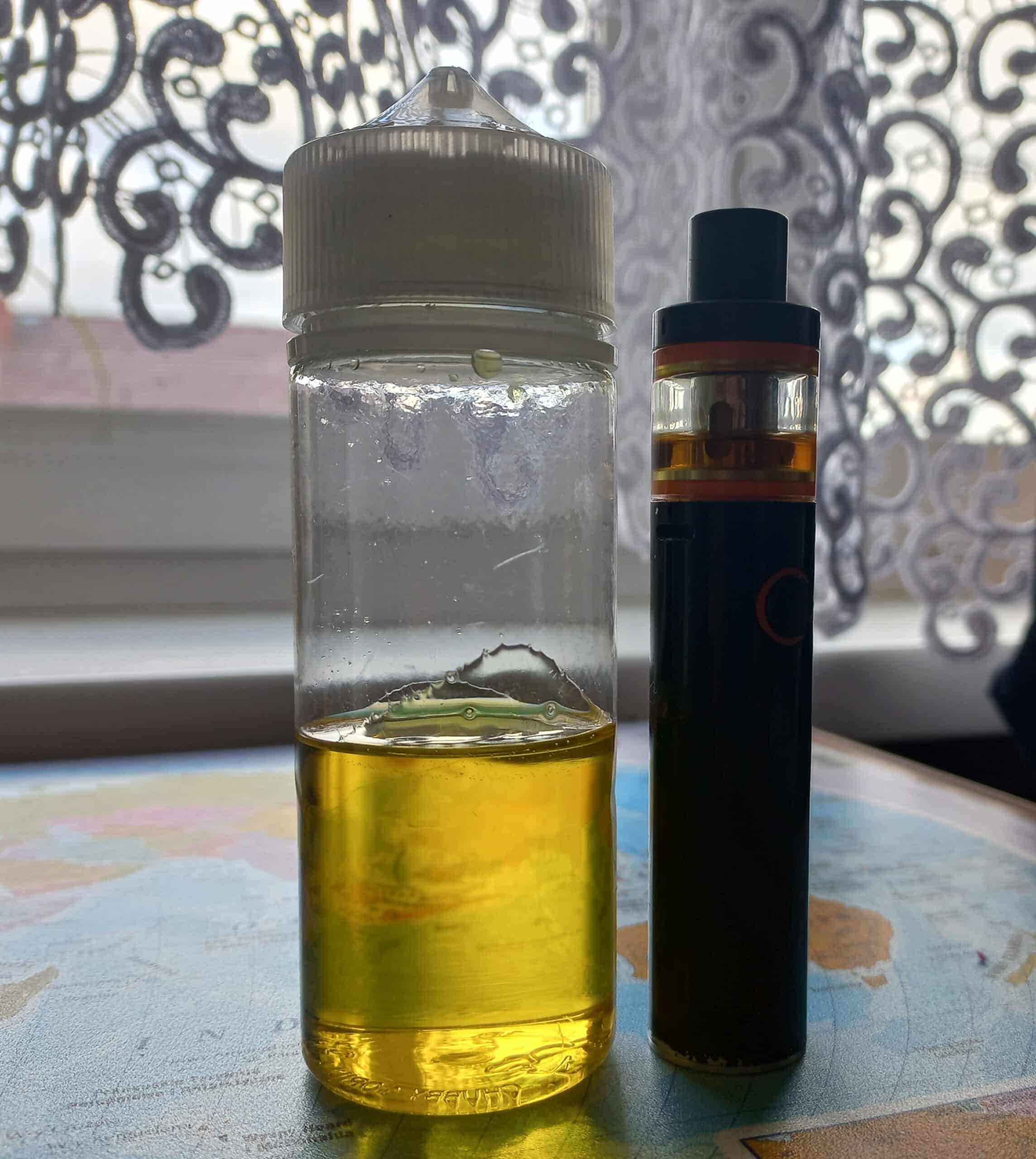 stary liquid e-papieros, zepsuty liquid, liquid zmiana koloru - Wlałem wczoraj ten żółty liquid do #epapieros popaliłem trochę i ...