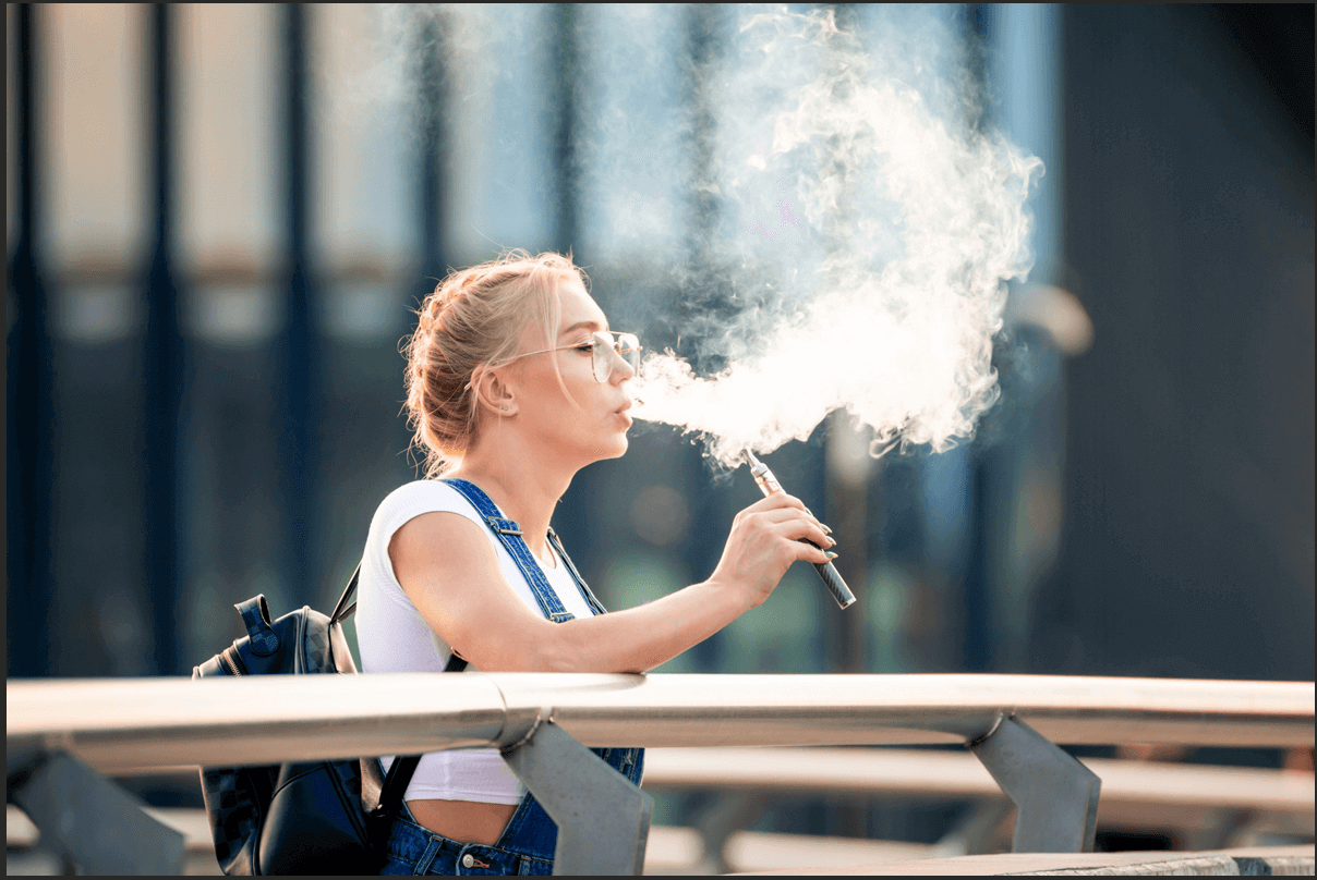 Porównanie papieros tradycyjny e-papieros, dym vs para, różnice w inhalacji, papieros kontra vape - Czy e-papieros szkodzi bardziej niż tradycyjny? - Recigar