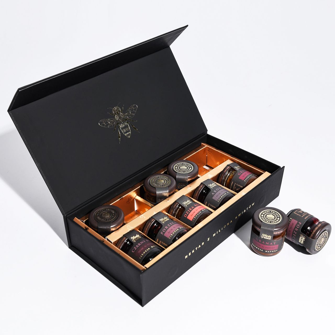 elegancki e-papieros prezent dla szefa, luksusowy vape biznes, ekskluzywny e-papieros w opakowaniu prezentowym, mężczyzna wręczający prezent biznesowy - Prezenty firmowe • Prezenty biznesowe | Crazyshop 2026