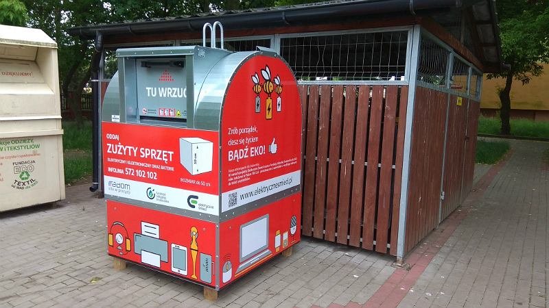 czerwony kontener na elektrośmieci, miejski punkt zbiórki ZSEiE, pojemnik na małe AGD miasto - Nowe kontenery na zużyty sprzęt elektryczny na stałe na ulicach ...
